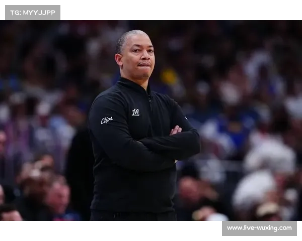 泰伦·卢透露哈登与伦纳德第三节双双感到疲劳